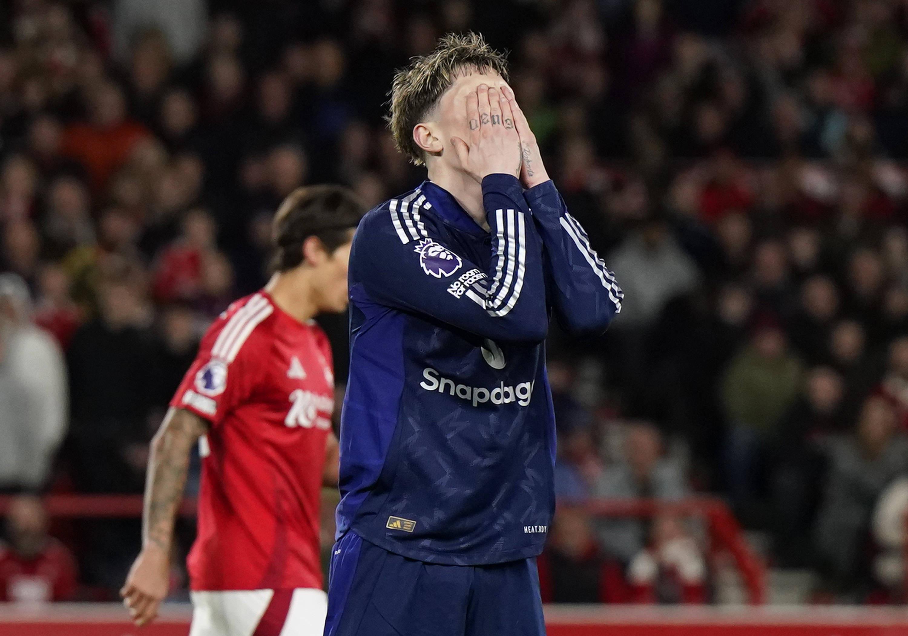 卫报：切尔西仍在与曼联谈加纳乔，但最多只愿出4000万英镑